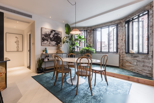 独特的“飞机”户型，经过设计师的改造，每处空间都得到充分利用