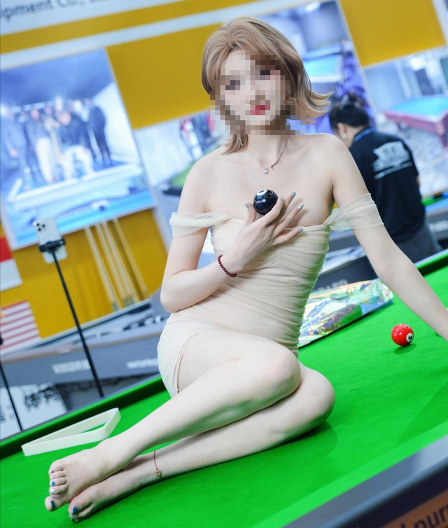 台球厅被曝“特殊服务”，包间暗藏玄机，美女陪练988包一杆进洞