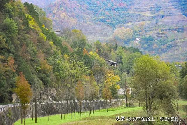 汉中出发沿嘉陵江跨省自驾,把秦巴深秋的美景装进车窗~图片