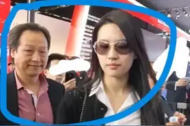 刘亦菲和她三个“爹”：生父是外交官继父是美国律师，干爹很神秘图片