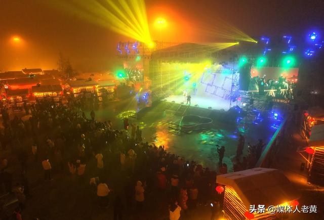 六盘水梅花山举行南国雪乡开园试营业人气爆棚