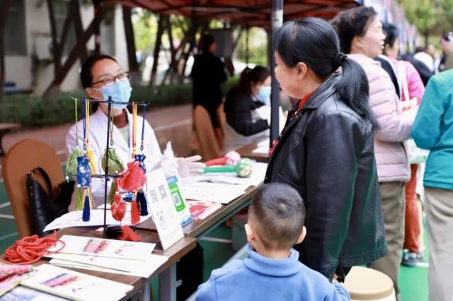 太原市小店区：第三届城市养生文化进商圈暨中医药文化宣传活动“敛秋市集”启幕