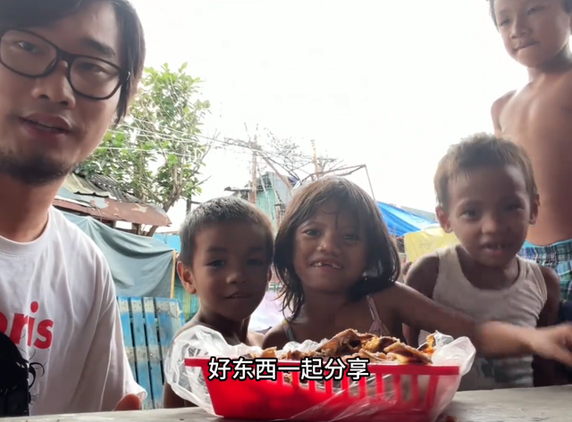 博主体验菲律宾生活，富人一餐500，穷人吃二手炸鸡，3平方睡10人