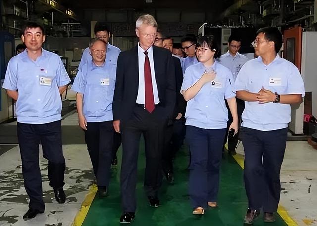 绝不向中国低头！宁愿裁员9000破产，也不接受中国的帮助