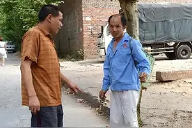 为何捕蛇人都用布袋装蛇，布袋柔软缝隙大，难道不怕蛇咬破吗？图片