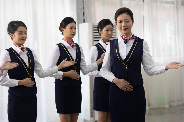 孟子义李昀锐秒辟谣恋情！成年人的清醒：事业先于暧昧？