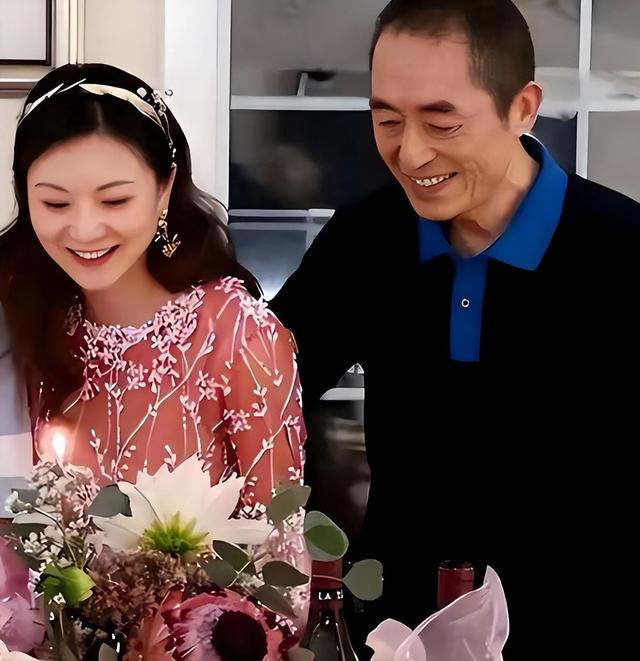 74岁张艺谋年老色衰，小31岁娇妻花开正旺，再恩爱也难逃残酷现实