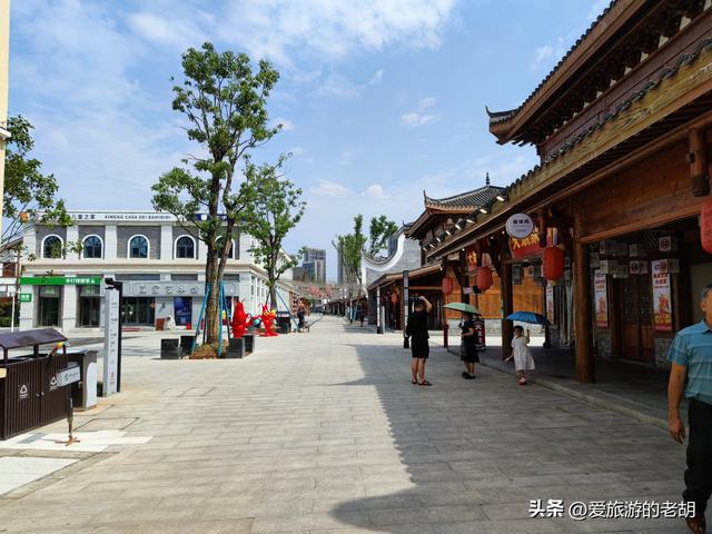 9.9万平米的长沙假古镇，被誉为小乌镇，仅5年就店铺关门人烟稀少