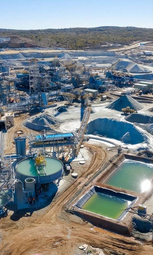 对华合约全部撕毁！中国又一伙伴背后捅刀子，骗走了20亿倒向美国