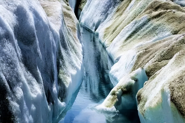 冰川秘境！探访来古冰川群：蓝冰洞、冰塔林，纯净如外星世界