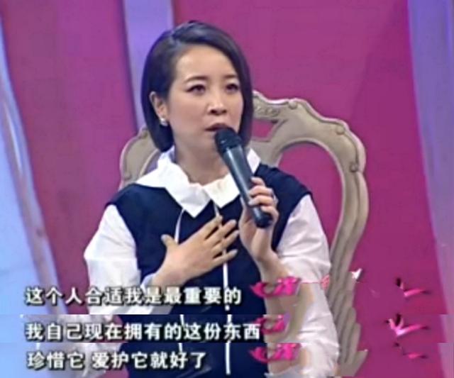 她是国家一级演员，多次给坐轮椅丈夫戴绿帽，如今儿子也是演员
