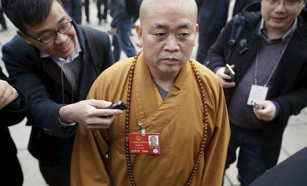 少林寺方丈释永信被带走调查？曾花4.5亿搞房地产，否认有儿子