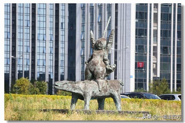 在大连陵水湾打造出的“海纳百川”国际雕塑景观带