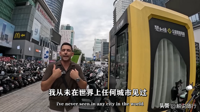 被夜生活科技智能公益体彻底震撼！外国夫妇特殊遭遇感动到落泪