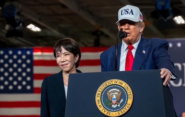 特朗普重拳敲打日方，驻日美军站队，中方警告，高市下台或倒计时