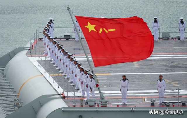 万众瞩目！"福建"舰入列，中国三航母时代降临，全球海军格局震动