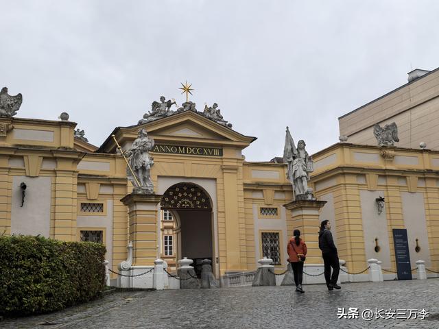 欧洲行第7天：参观世界文化遗产梅尔克修道院，逛维也纳和美景宫