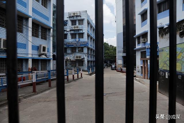 白大褂里藏AK！印度挖出“精英内鬼”	，2900公斤的炸药被警方发现