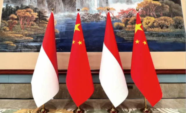 印尼总统态度有转变，连夜飞来中国参加北京阅兵，这两点不太寻常
