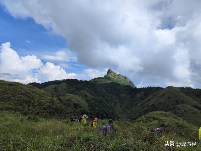 徒步信宜十二灶顶，遇暴雨被淋落汤鸡，却邂逅雨过天晴的美景