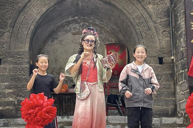 国庆假期第二天！云梦山景区“人从众”，热闹非凡！