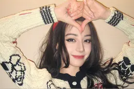 i人穿彩色，人设崩了？图片