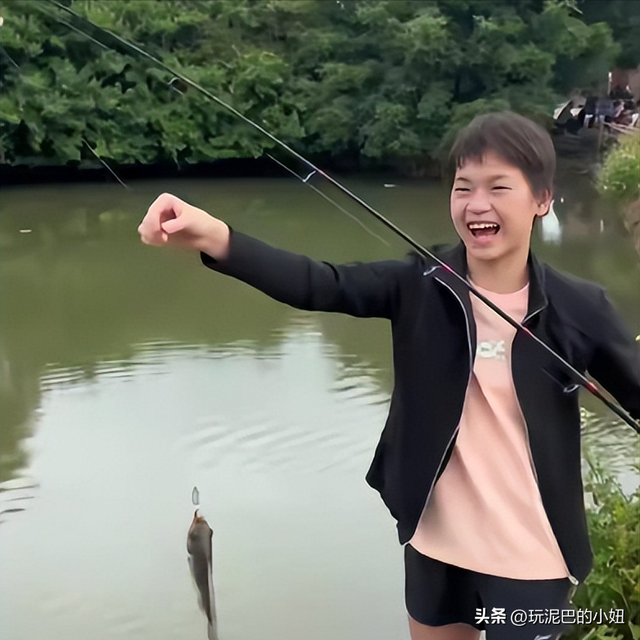 被“炮轰”仅半个月，比赛再次失利的全红婵，已经走上了另一条路