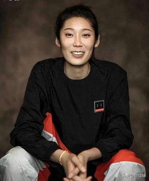 女排名将朱婷：身高1米98，父亲想让她嫁个比他高的，不嫁外国人