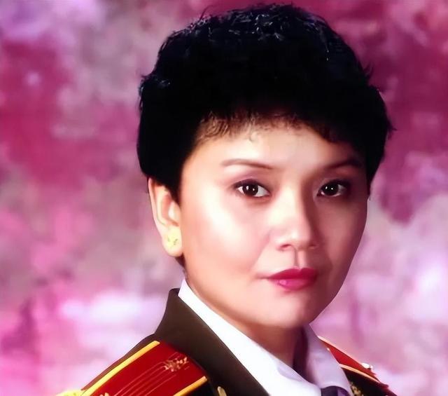 权色交易	、陪睡上位，她压根不沾边	，简直是娱乐圈的一股“清流”