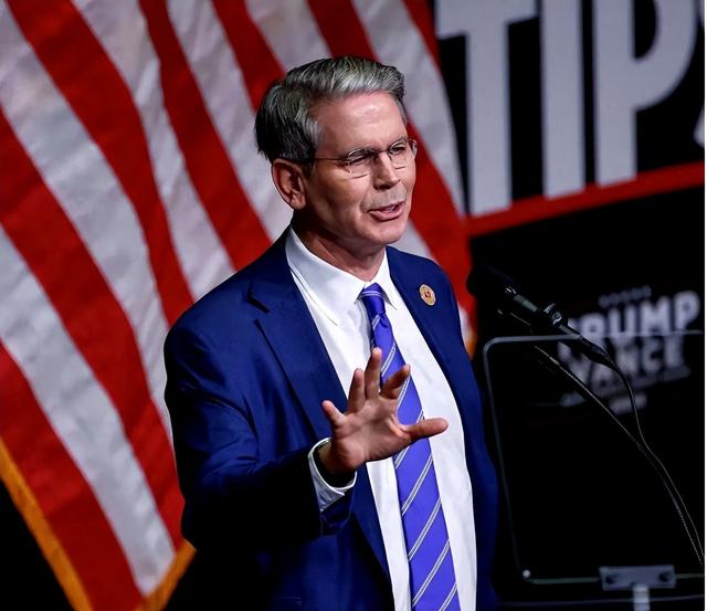 25年来首次，拿到稀土磁铁后，美财长宣布：摆脱中方“卡脖子”