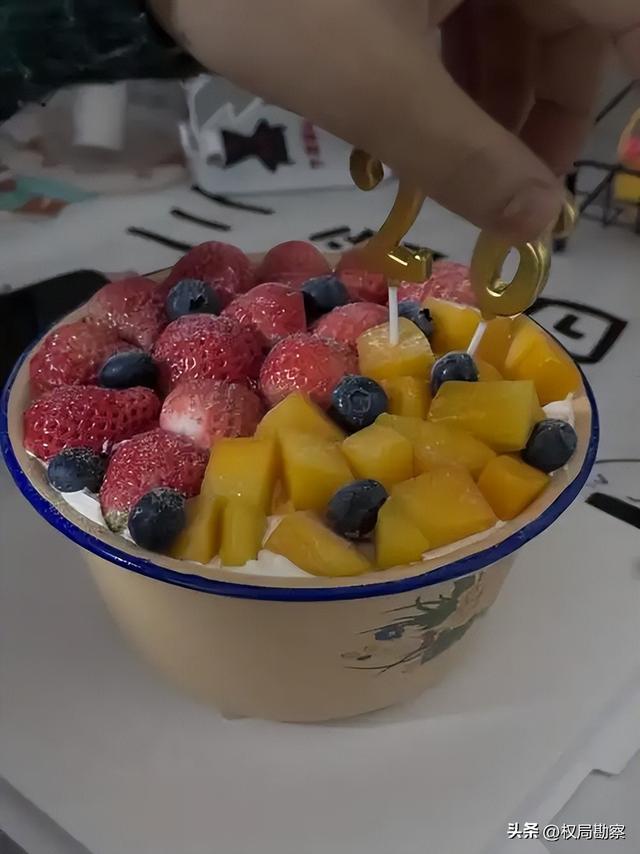 警惕“消费刺客”！全国多地排队抢购，98元一串的糖葫芦值不值？