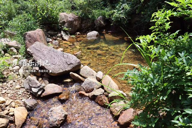 浙江宁波的玩水古道，山石奇峻潭瀑成群，确实很秀丽但雨后更美