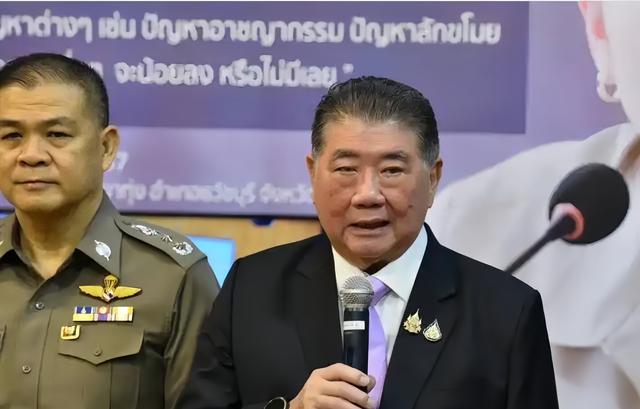 柬泰冲突发生24小时内，他信发声：要给洪森一个教训，洪森回应！