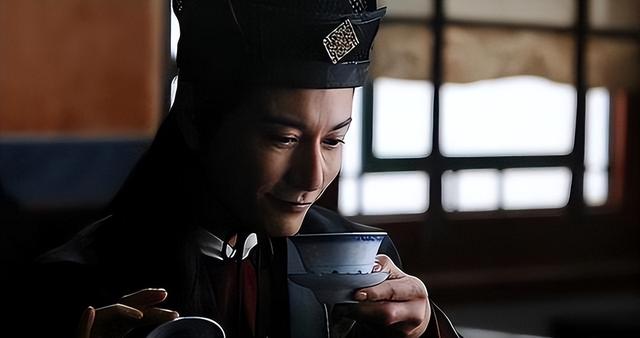 古代太监净身到底是割蛋还是割鸡？他们说话的声音真的是娘娘腔？