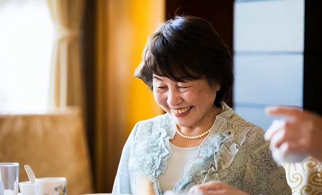 谁敢相信七十多岁的老人，一个人能把3500元的退休金每月全花完？