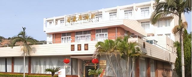 李鹏总理有多帅？1965年和两个儿子的合影，他长相出众，气质不凡