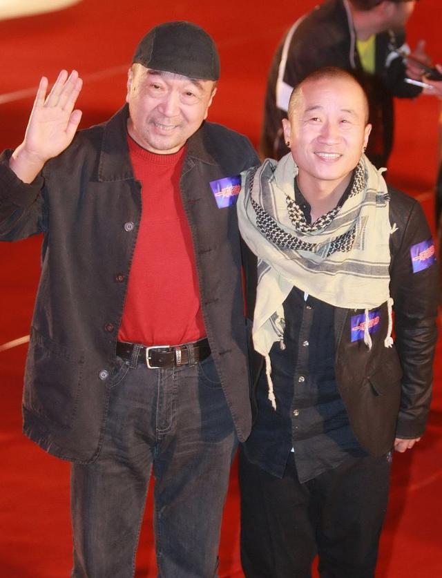 79岁李保田现状：定居山东衰老明显，儿子李彧太像父亲的“翻版”