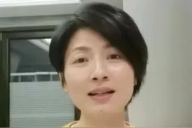 吉雪萍的儿子11岁，表达成熟、看英文书，是个“社牛”的男孩图片