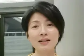 吉雪萍的儿子11岁，表达成熟、看英文书，是个“社牛”的男孩图片