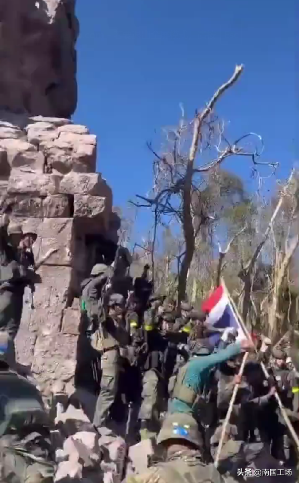 就在刚刚，泰国军队遭最大惨败：柬埔寨敢死队手持56冲，光脚冲锋