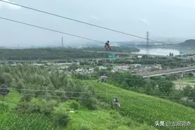 国网吉林供电公司高空安装间隔棒，助力输电线路“防舞”有方！图片