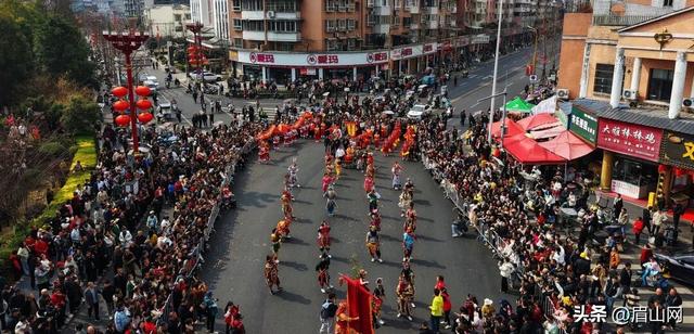 约16万人涌入丹棱过年，他们说：“今年丹棱的年味浓得化不开！”