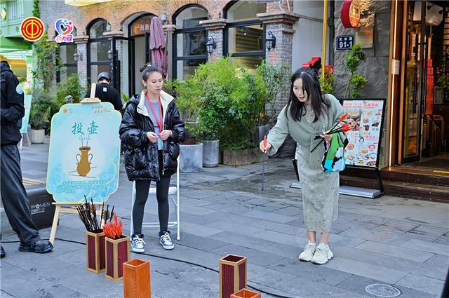 甜度爆表！才子佳人齐聚武林夜市古风寻缘