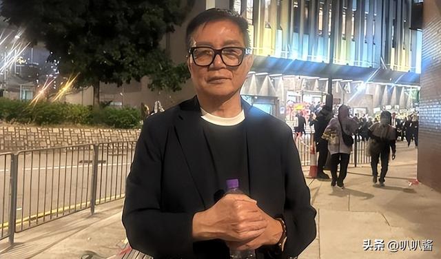 一场追悼会，戳穿向华强夫妇在香港的真实地位	，原来李连杰没说谎