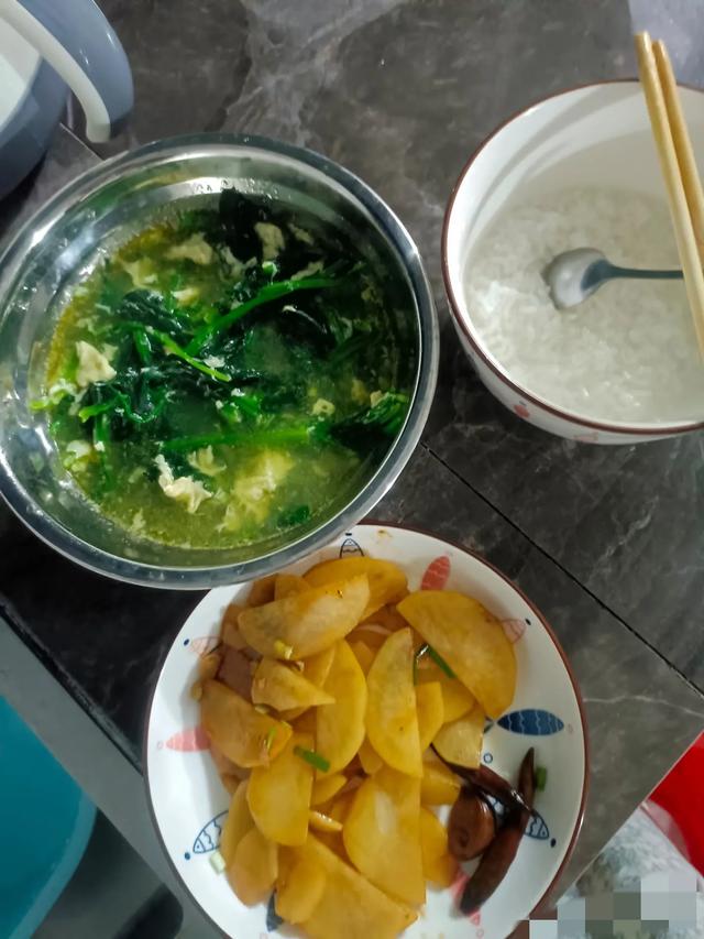 博主抱怨父亲100块都没有，还不愿找工作！网友：中年衰败致命啊