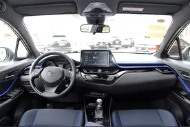 听了朋友的建议，花14.98万提辆丰田CHR，车主：我想说一句真心话图片