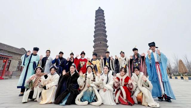 宋“潮”好玩！过年就来开封吧~