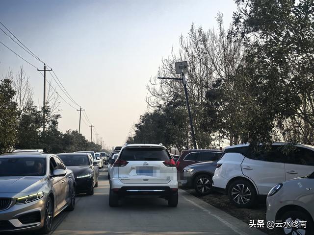 咸阳这地方不要去了！景色就这，到地方还要走1小时，还堵得不行