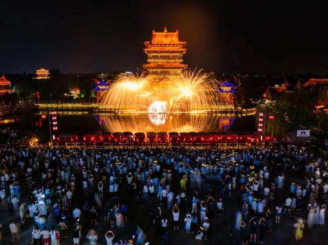 共庆华诞·月满台儿庄古城 | 2025双节假期漫游指南→