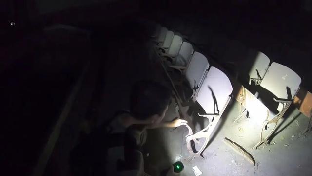 重庆巴南废弃了20多年的电影院，里面还遗留了大量上世纪的老物件